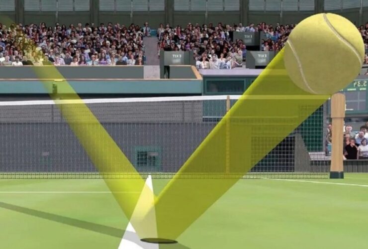 Grafika 3D przedstawiająca wizualizację odbijającej się piłki tenisowej na korcie. Symulacja ukazuje działanie systemu Hawk-Eye.