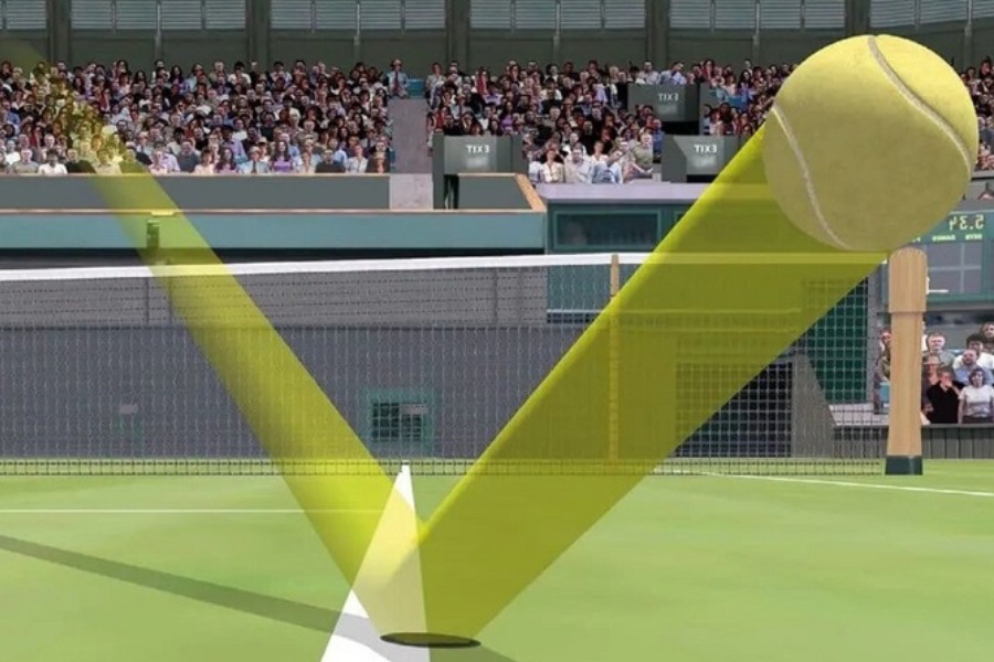 Grafika 3D przedstawiająca wizualizację odbijającej się piłki tenisowej na korcie. Symulacja ukazuje działanie systemu Hawk-Eye.