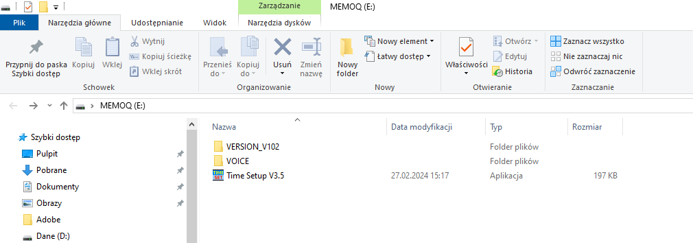 Na zrzucie ekranu widok folderu VOICE z nagraniami dźwięku na pendrive MQ-U310 – ukryty dyktafon wykrywany jako zwykły dysk wymienny w systemie Windows.