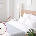 Jak wykryć ukrytą kamerę w pokoju Airbnb – przykład kamery ukrytej przy łóżku